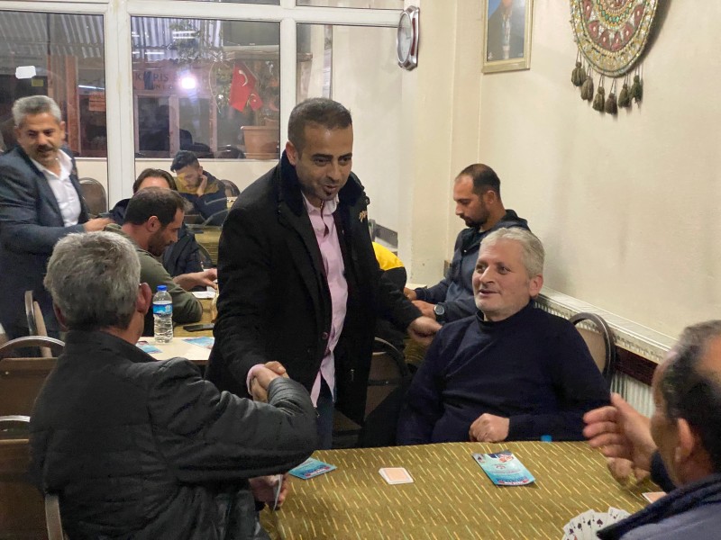 Büyükbirlik Partisi Uşak Belediye Başkan Adayı Mehmet Kahveci Seçim Öncesi Dikilitaş Mahallesi Kahvelerini Ziyaret Etti