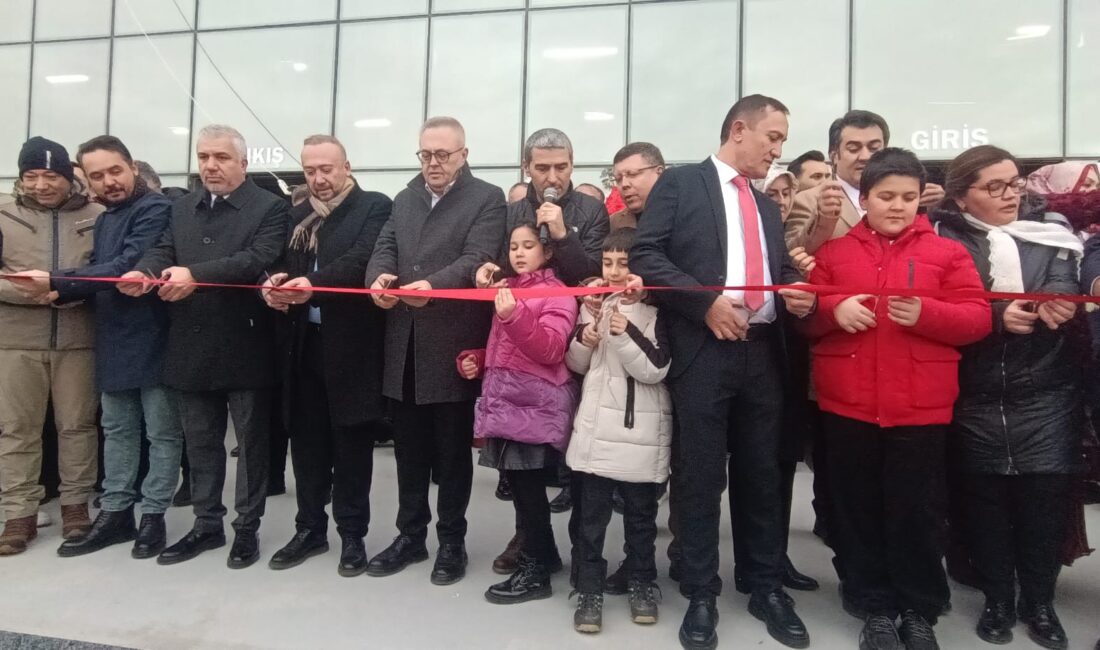 Toptan ve alışveriş’in dev ismi As Gros Alışveriş merkezi Uşak’lıların