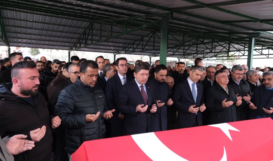 &nbsp; AK Parti Uşak Milletvekili Mehmet Altay, düzenlenen cenaze töreninin