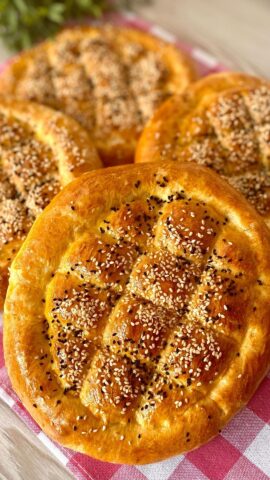 Ramazan ayına sayılı günler kala Uşak’ta pide fiyatları netleşti. Bu