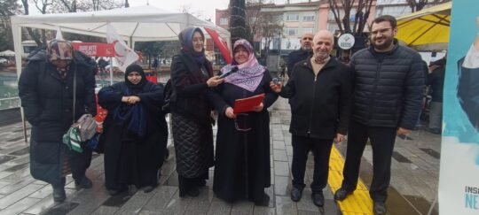 Saadet Partisi Uşak İl Kadın Kolları Başkanı Ebru Gündüz Tiritoğlu,