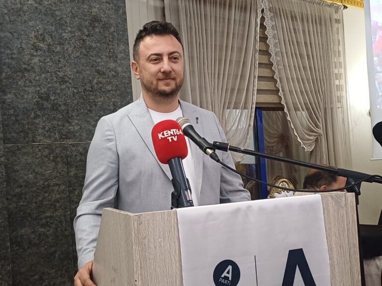 Uşak’ta faaliyetlerini sürdüren Anahtar Parti Uşak İl Teşkilatı tarafından düzenlenen geleneksel iftar